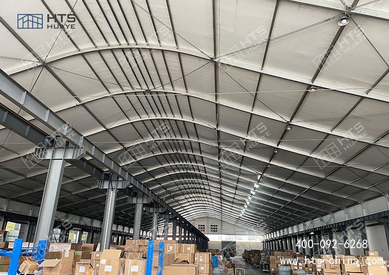 工廠可拆卸篷房在工廠內(nèi)進行預(yù)生產(chǎn),現(xiàn)場拼裝 工廠可拆卸篷房在工廠內(nèi)進行預(yù)生產(chǎn),現(xiàn)場拼裝